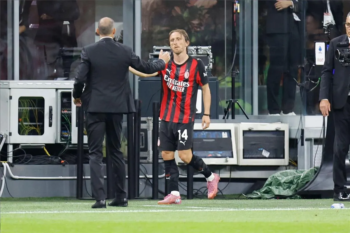 مودريتش يحسم مصيره مع ميلان وينفي شائعات العودة إلى ريال مدريد