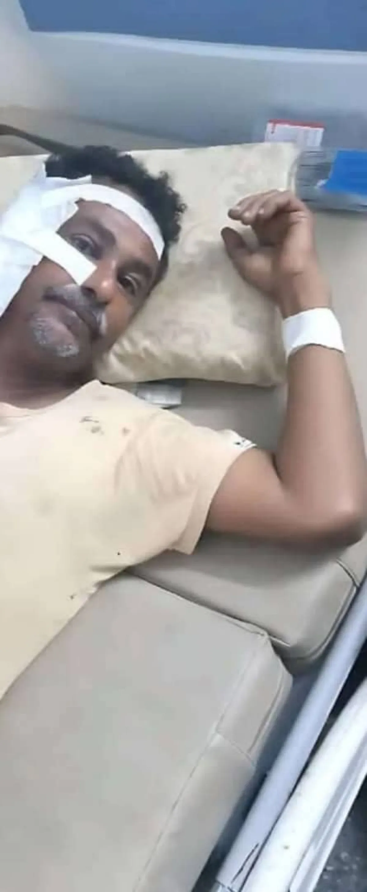 جراح ينجح في إعادة أذن مواطن بترت خلال عراك في سوق بأبين