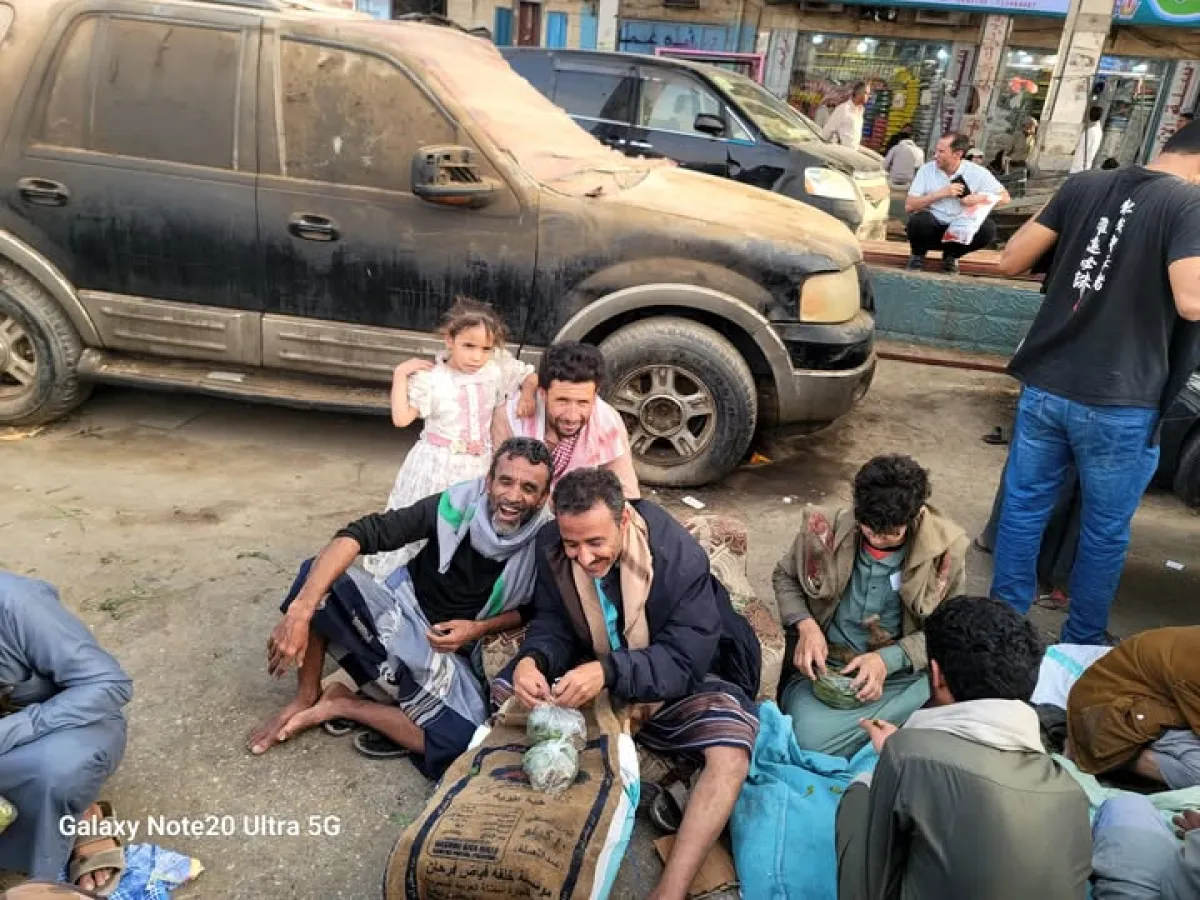 بيع ضابط يمني للقات: مؤشر على انهيار هيبة المؤسسة العسكرية