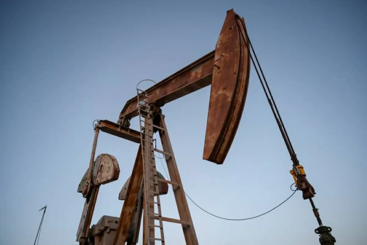 تصاعد التوترات الإقليمية يدفع أسعار النفط للصعود وسط تحذيرات إيرانية من بلوغ 200 دولار