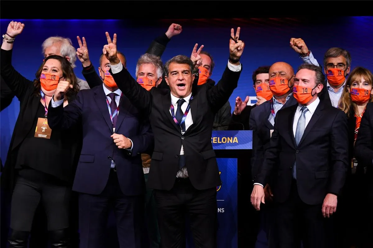 لابورتا يفجر مفاجآت: التخلص من تشافي كان "حظاً سعيداً" وميسي أحبط قراره