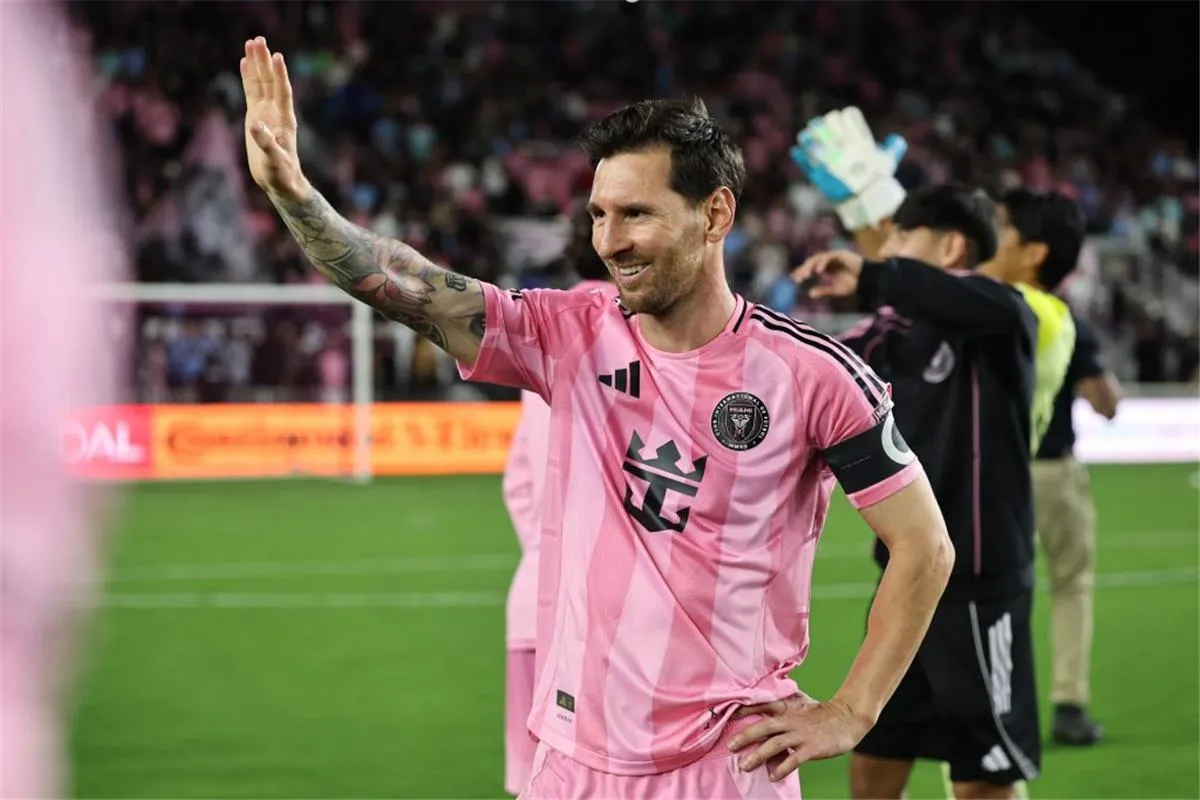 ميسي وهالاند يشعلان معركة انتخابية حامية الوطيس بين مرشحي رئاسة برشلونة