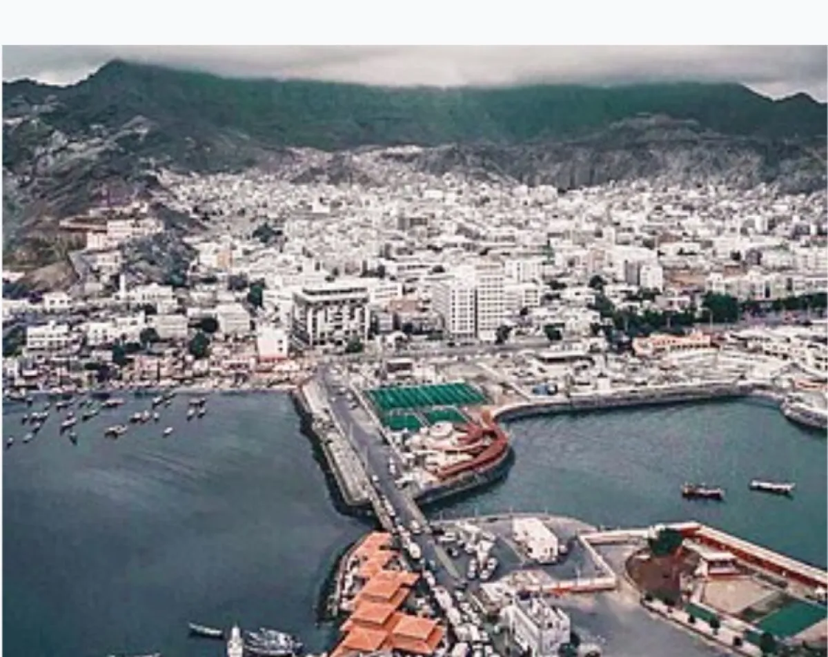 ارتفاع رسوم تجديد مزاولة المهنة بعدن واستياء واسع لأصحاب المحلات الصغيرة