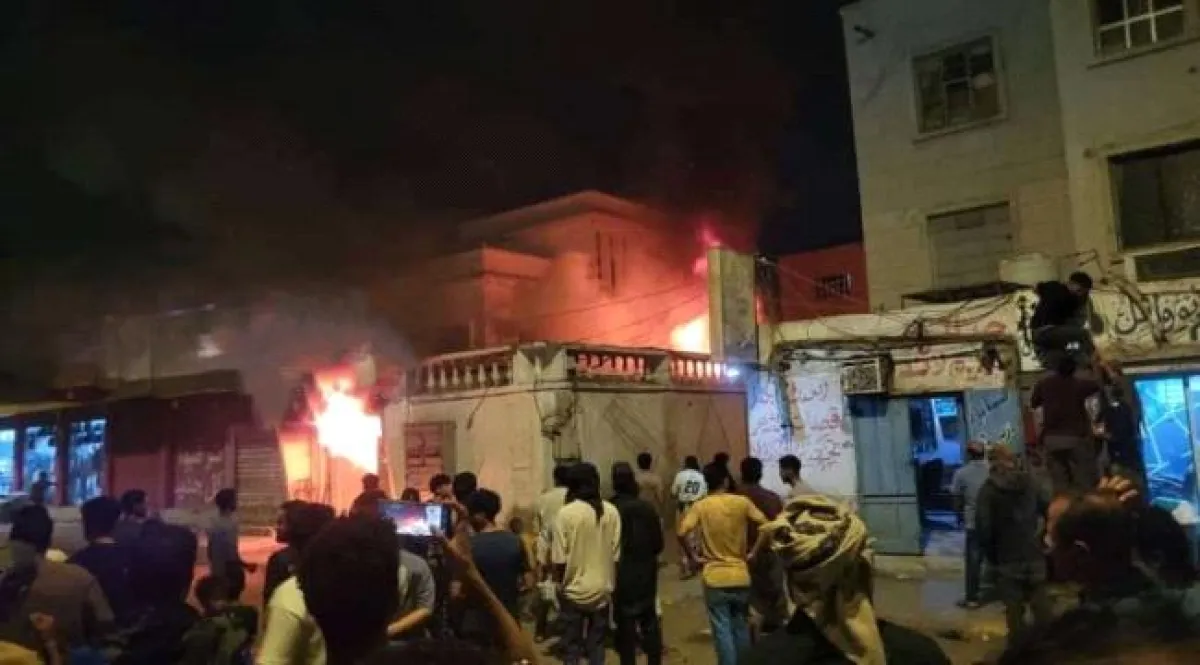 حريق كبير يلتهم محتويات محل تجاري في خور مكسر بالعاصمة عدن