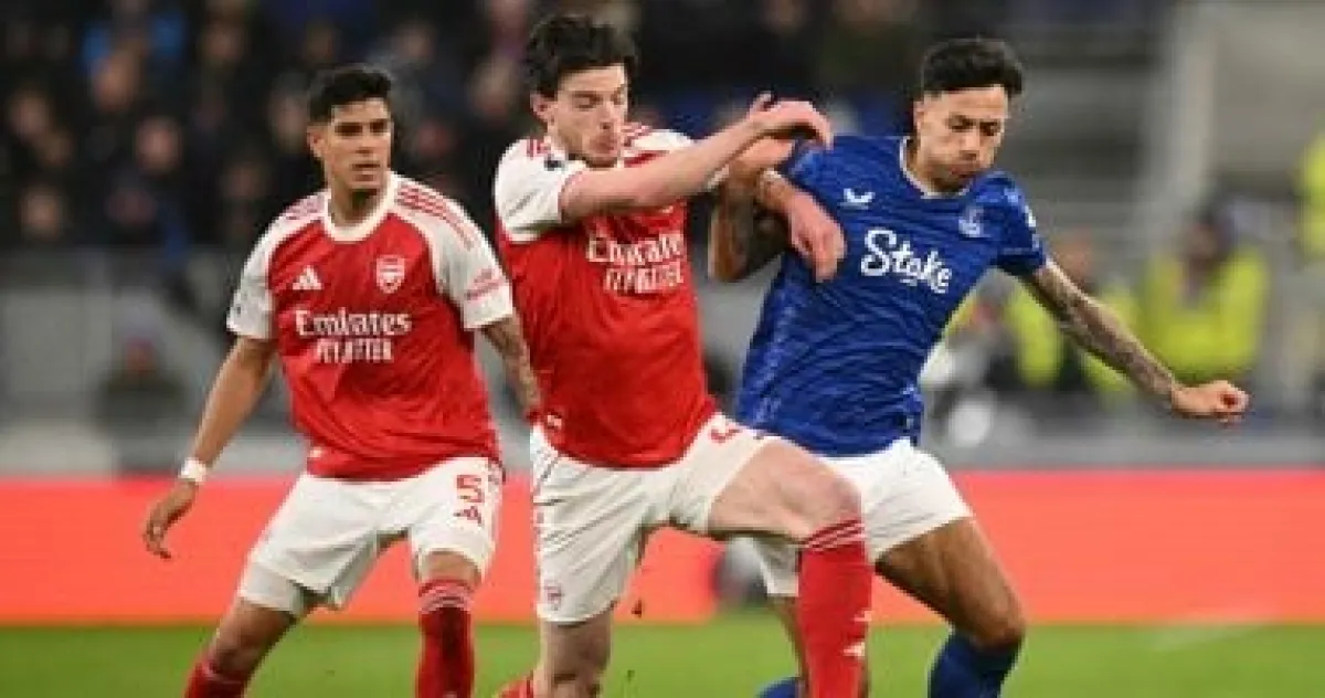 أرسنال يواجه إيفرتون اليوم في صراع حسم الصدارة بالبريميرليج