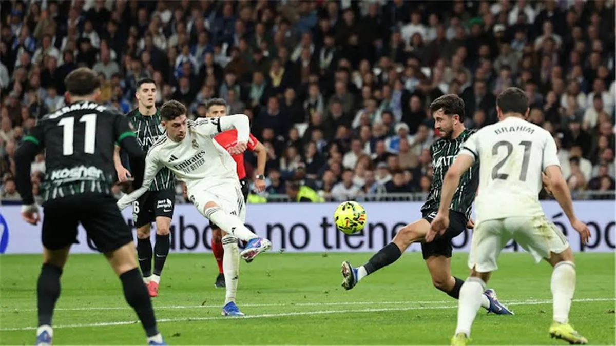 الريال يكتسح إلتشي برباعية.. وعيون الملكي على صدارة الليغا