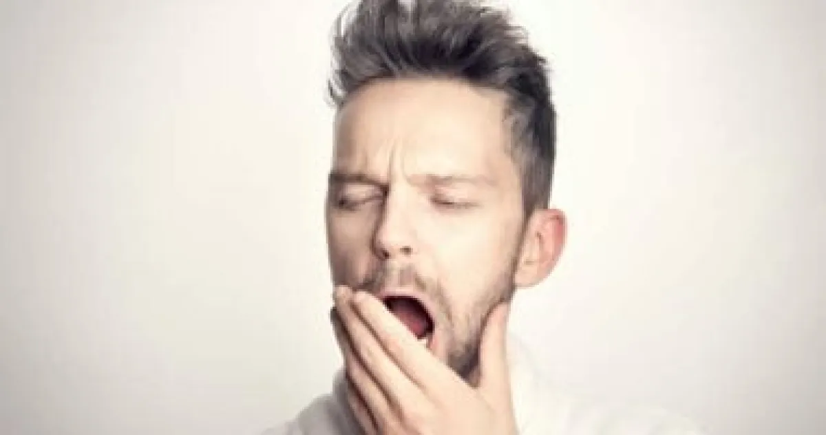 سيلان اللعاب أثناء النوم: 5 أسباب خفية وحلول عملية