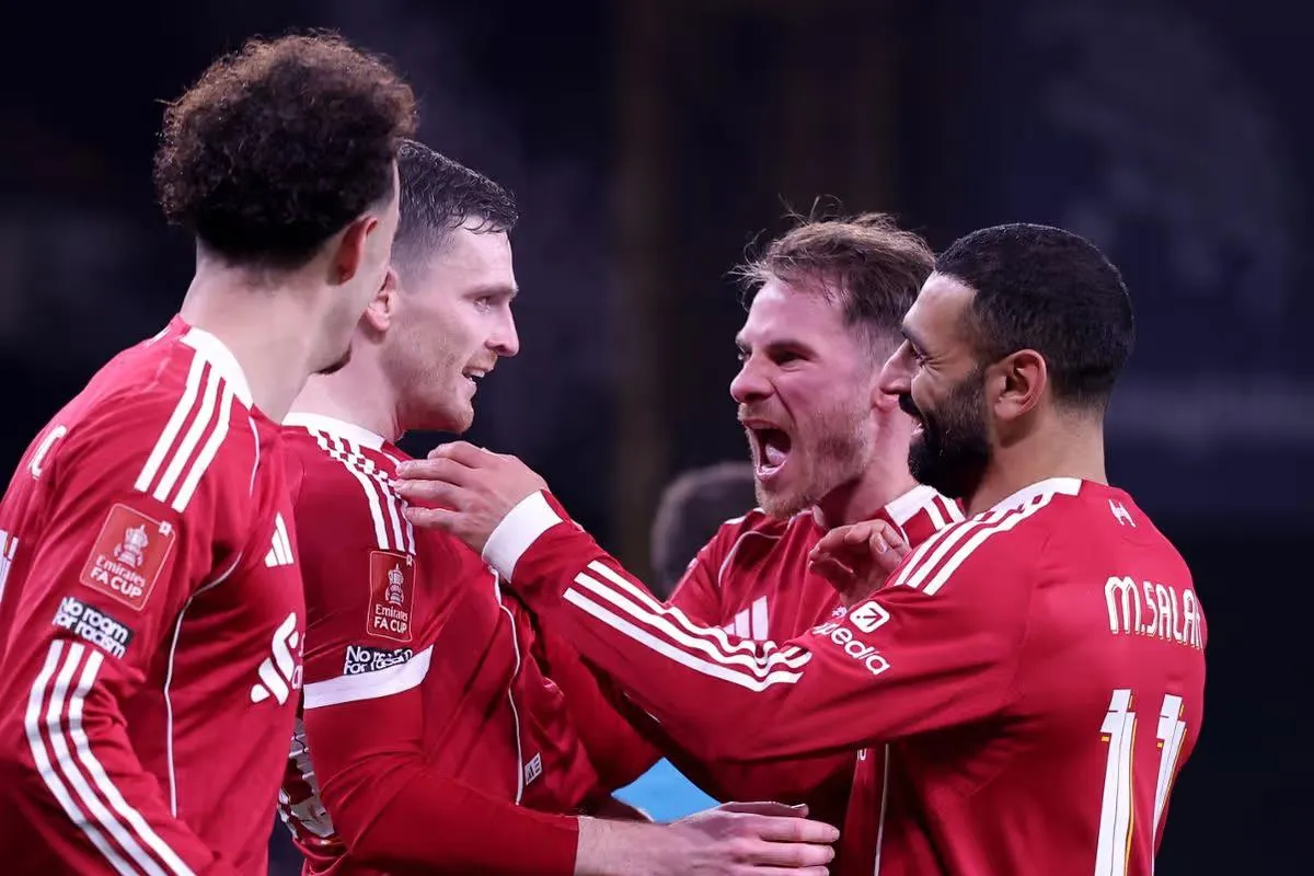 تشكيلة ليفربول المتوقعة ضد توتنهام.. هل يقود صلاح الريدز للفوز الليلة؟