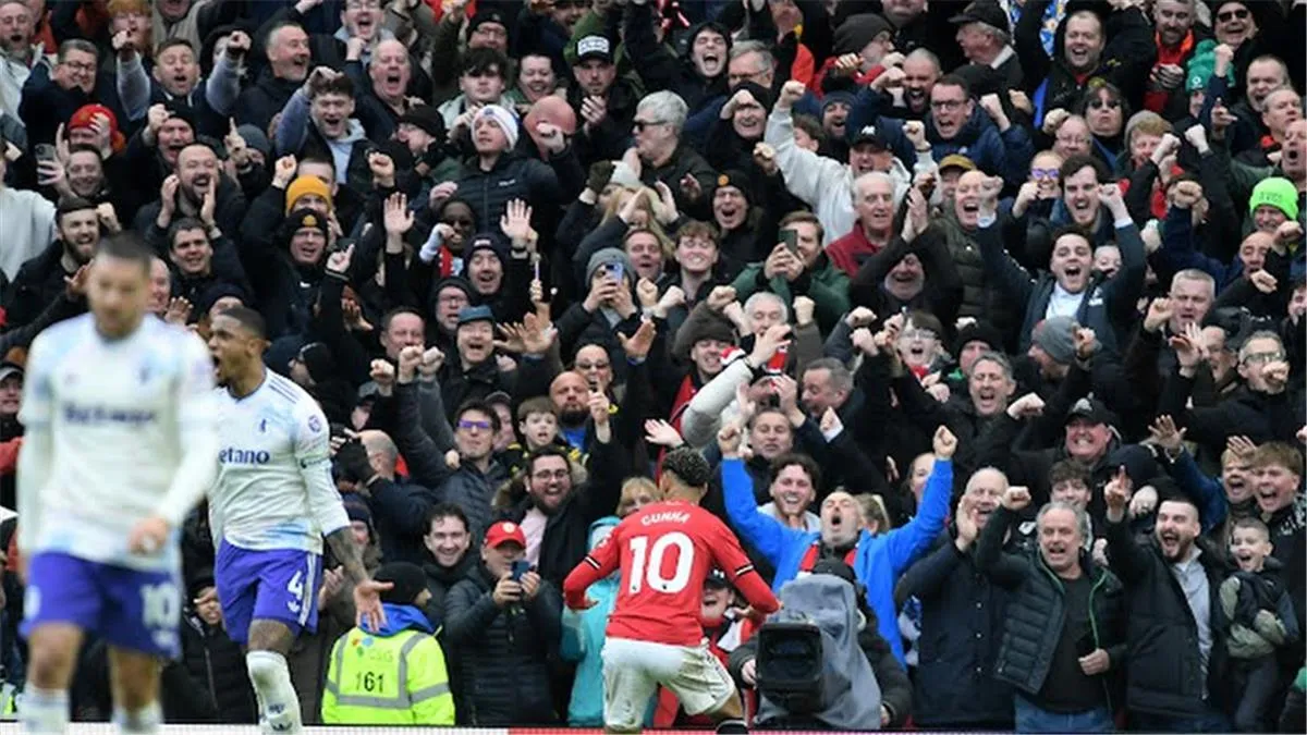 مانشستر يونايتد ينتصر على أستون فيلا ويستعيد المركز الثالث في البريميرليج