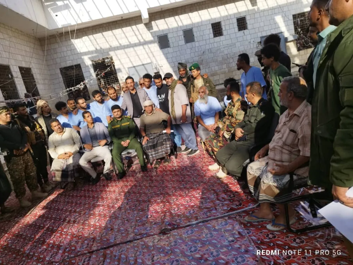 بأيدٍ كريمة.. فرحة العودة تضيء سجون أبين بإطلاق سراح 10 سجناء معسرين