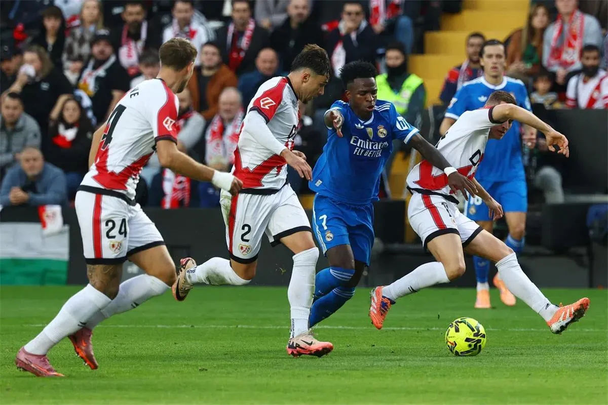 إثارة كروية اليوم: مواجهات نارية في إنجلترا وإسبانيا وإيطاليا