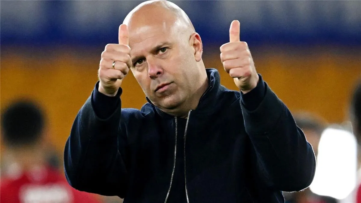 أسطورة ليفربول يهاجم سلوت: تشكيل توتنهام كان أشبه بمباريات الكأس!