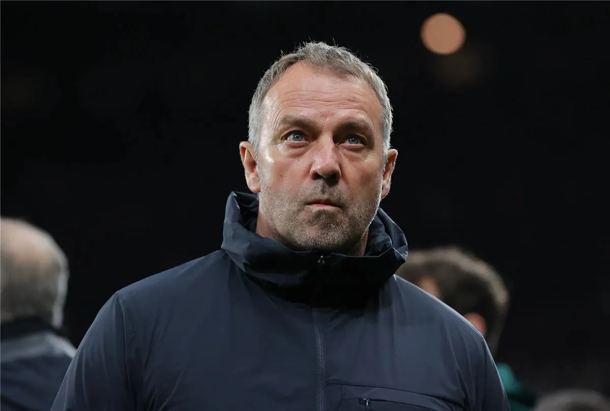 برشلونة يتمسك بـ "فليك" حتى 2027.. والمدرب يفضل "التمهل" قبل التجديد الرسمي