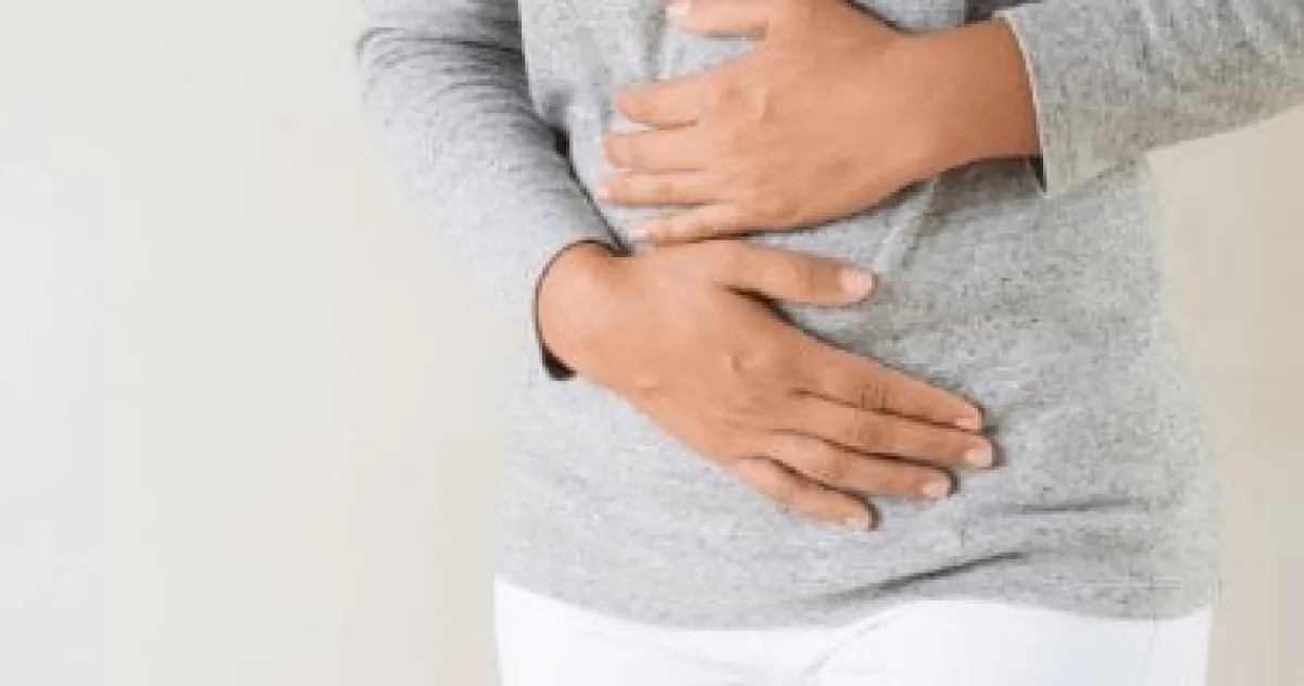 القولون العصبي وحساسية المعدة: كيف تفرق بين الانتفاخ والتقلصات المزمنة؟