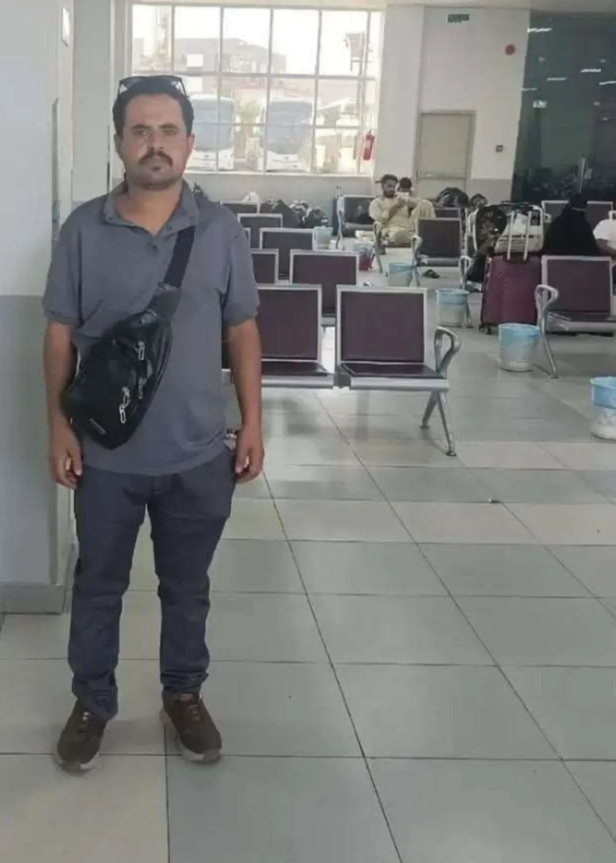 أب يقتل نجله العائد من السعودية