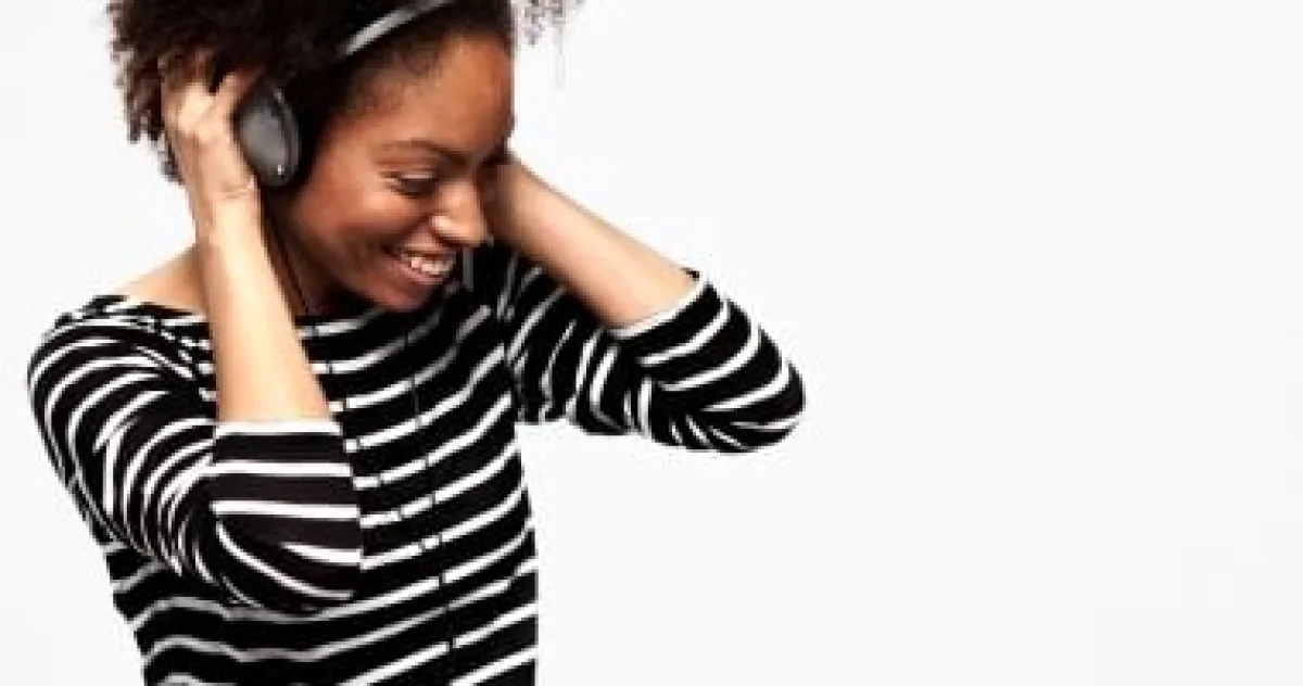 أبعد من الصوت: أضرار خفية لسماعات الأذن وكيفية الحفاظ على صحة أذنيك