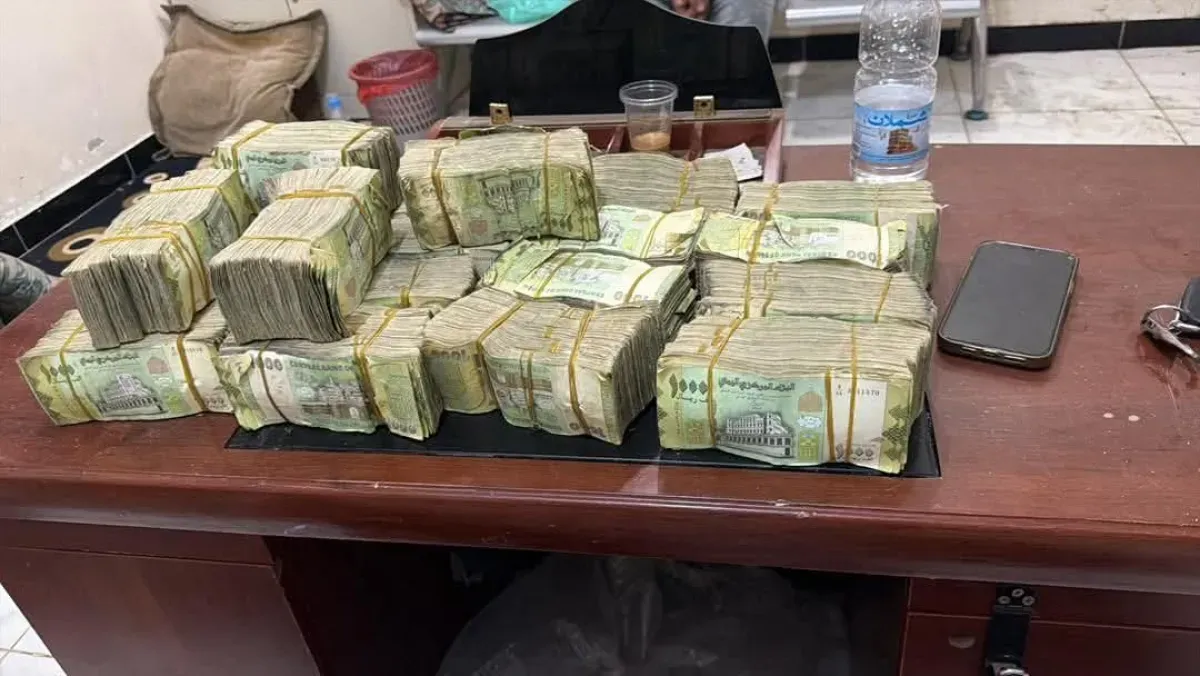 استعادة 12 مليون ريال أُلقيت مع القمامة بالخطأ في عدن بعد تحريات أمنية سريعة