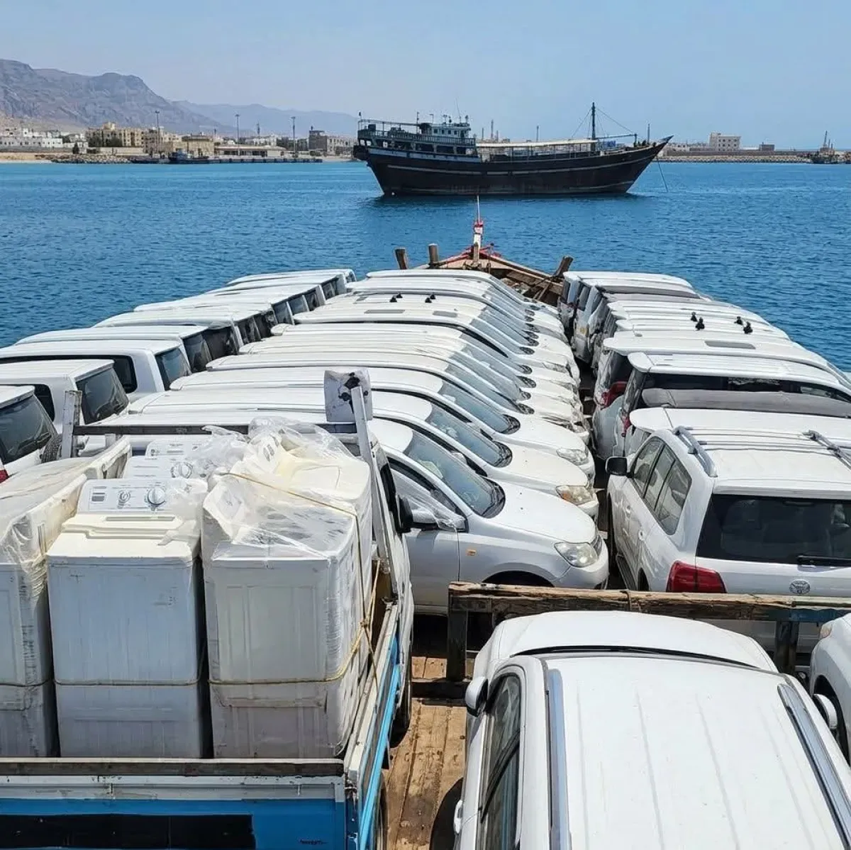 تعثر الإفراج عن 4500 سيارة في ميناء الشحر منذ شهرين يشعل الأسعار ويجمّد استثمارات بملايين الدولارات