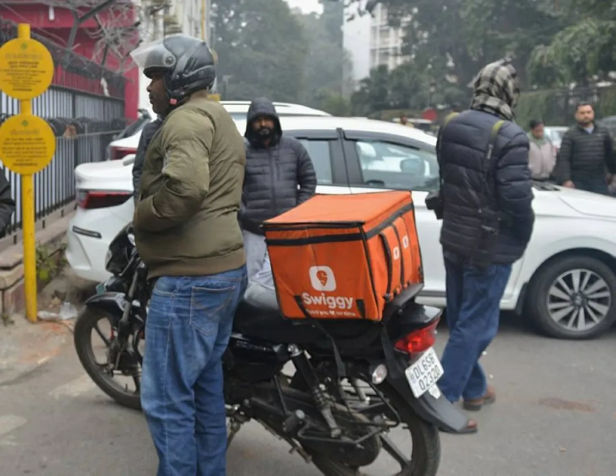 استمرارية خدمات التوصيل: السلامة كبوصلة والتعاون كركيزة أساسية