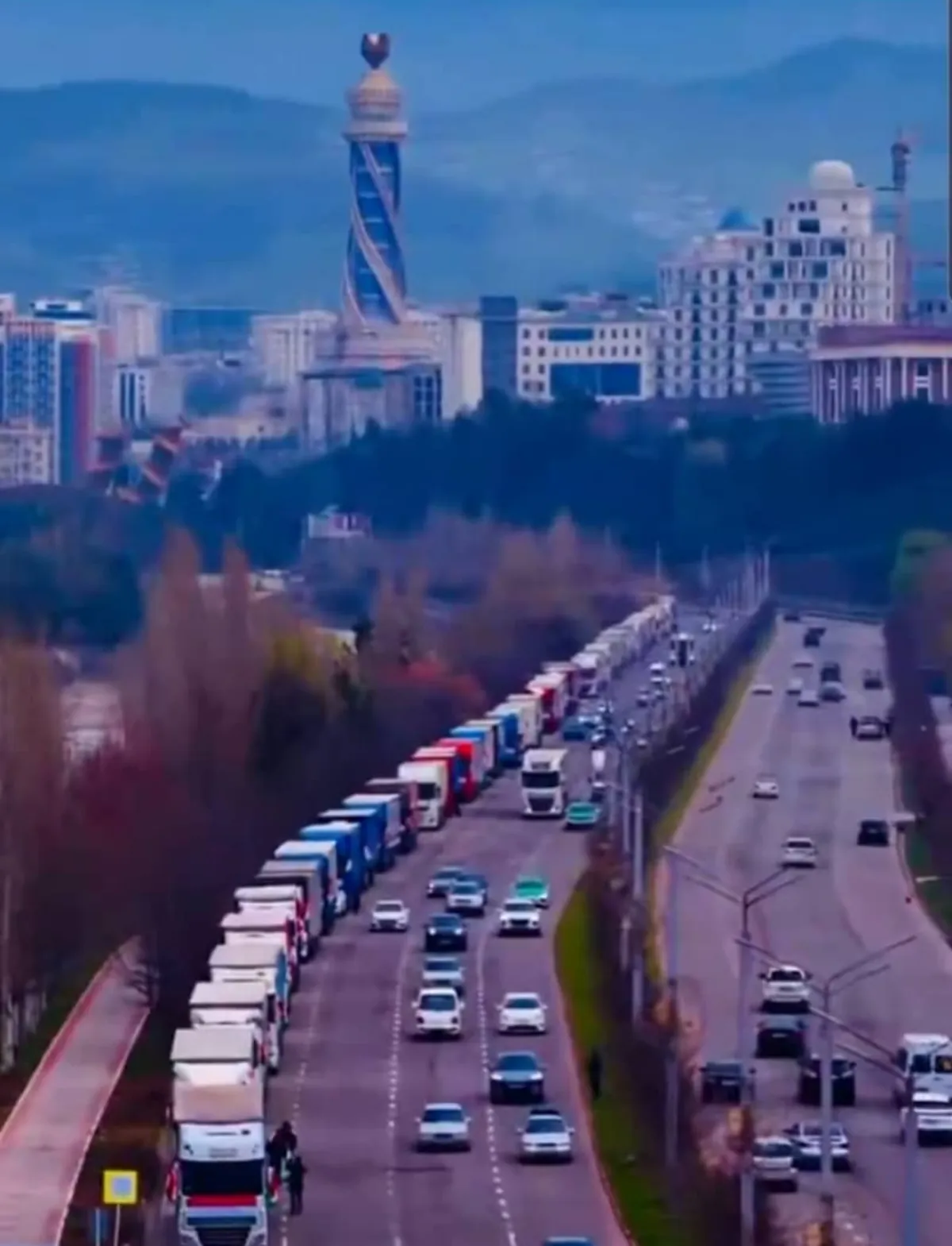 وسط مخاوف من شحنات مسيّرة .. شبهات تحيط بقافلة “مساعدات” من طاجيكستان إلى إيران