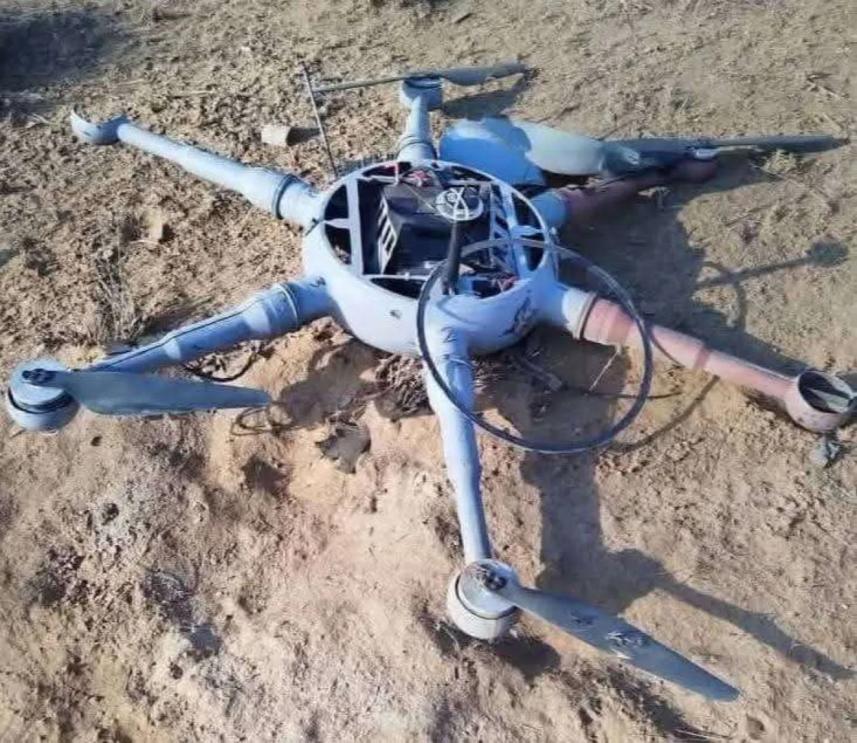 القوات الحكومية تسقط مسيّرة حوثية شمال شرق تعز أثناء صلاة العيد