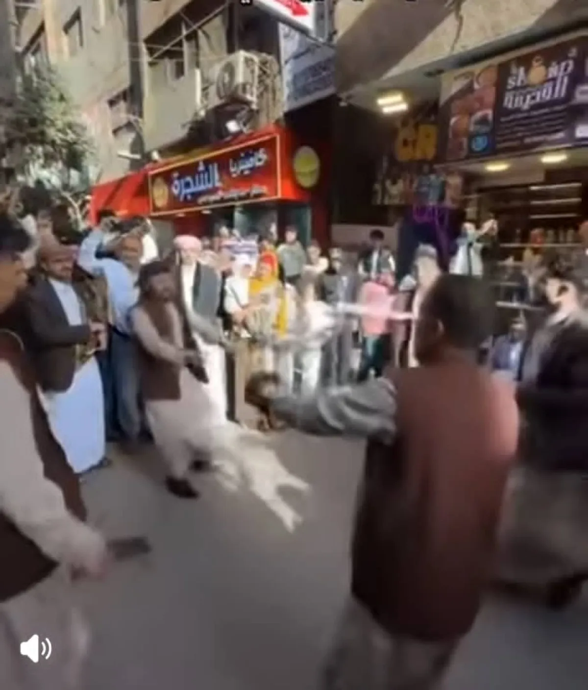 اشتباك بين يمنيين ومصريين في القاهرة بسبب رقصة "البرعة" واستعراض الخناجر