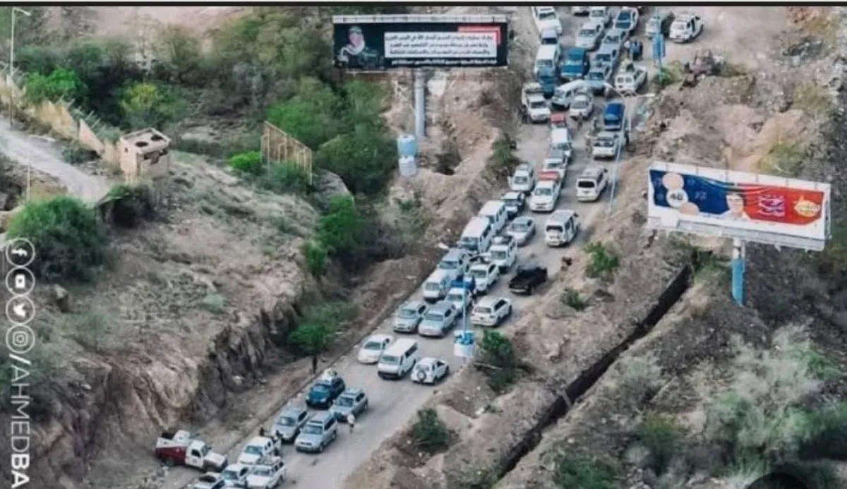 أهالي تعز يناشدون: افتحوا "جولة القصر" على مدار الساعة لإنهاء المعاناة