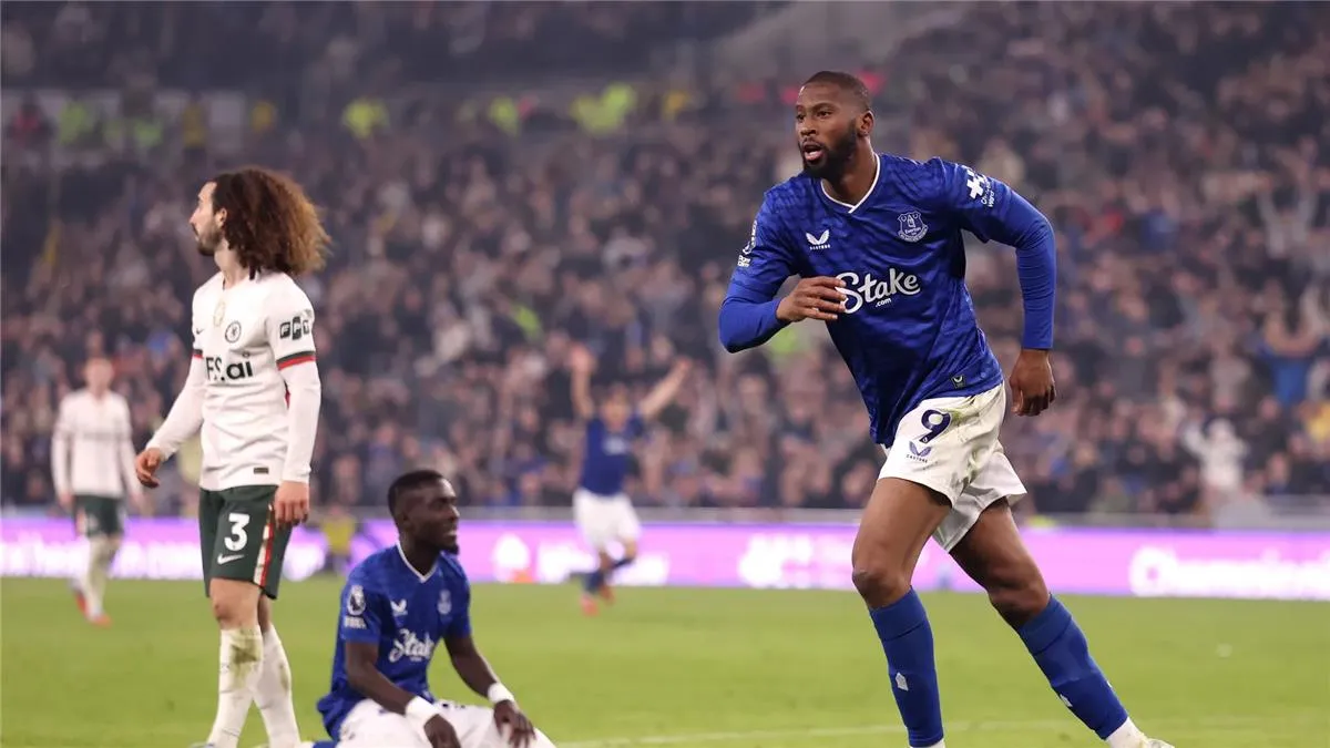 سقوط مدوٍ لتشيلسي بثلاثية أمام إيفرتون.. وتفويت فرصة الاقتراب من المربع الذهبي