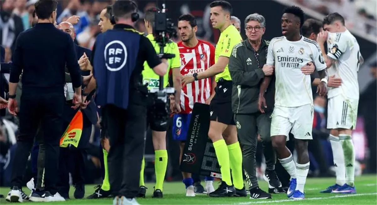 أحد الكروي الناري: قمم أفريقية ومواجهات حاسمة في مدريد ولندن