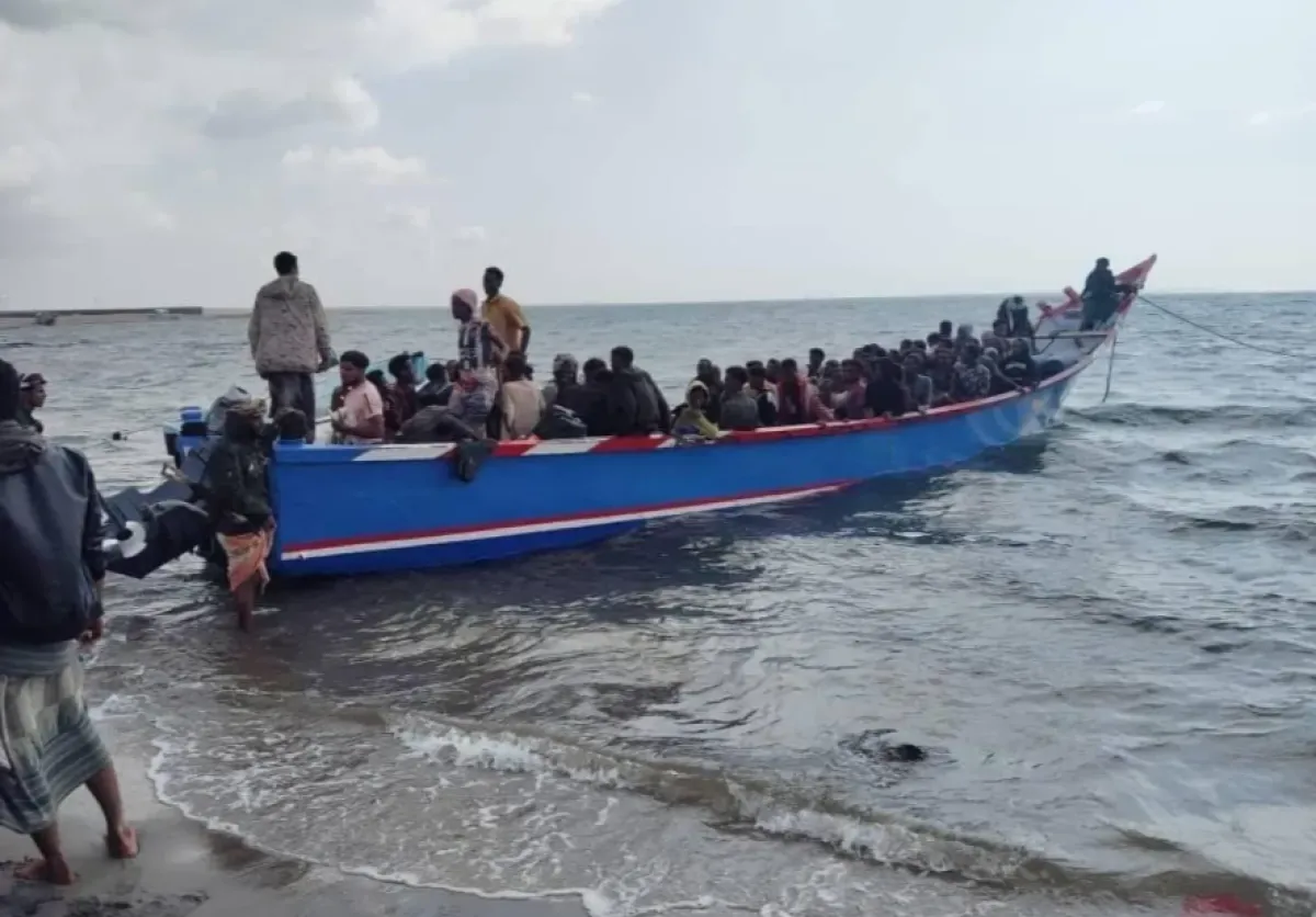 قوات خفر السواحل اليمنية تضبط قارباً يحمل 120 مهاجراً غير شرعي