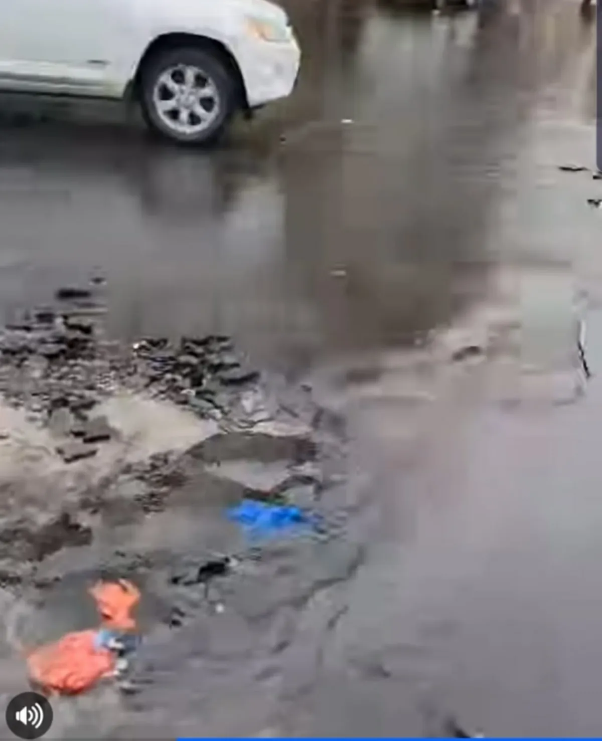 سيول الأمطار تتلف شوارع حديثة الصيانة في مدينة تعز