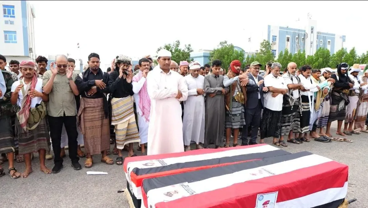 المقاومة الوطنية تشيع شهيدين من أبطال الزرانيق في جبهات الحديدة