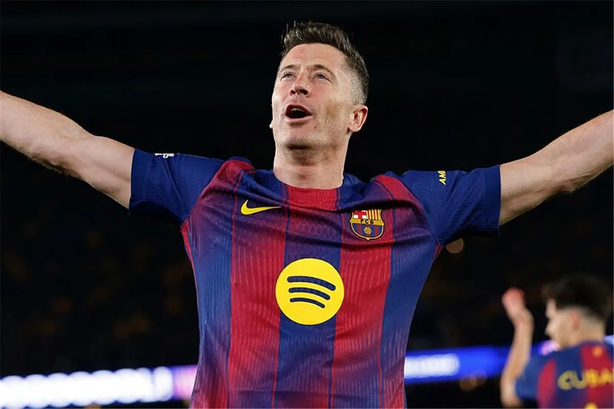 ليفاندوفسكي يكشف غموض مستقبله مع برشلونة وحيرته حول الاعتزال الدولي