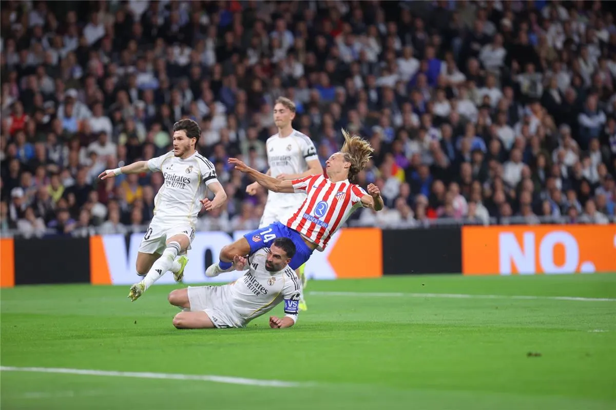 أتلتيكو مدريد يسخر بذكاء من قرارات تحكيم ديربي مدريد بعد الهزيمة
