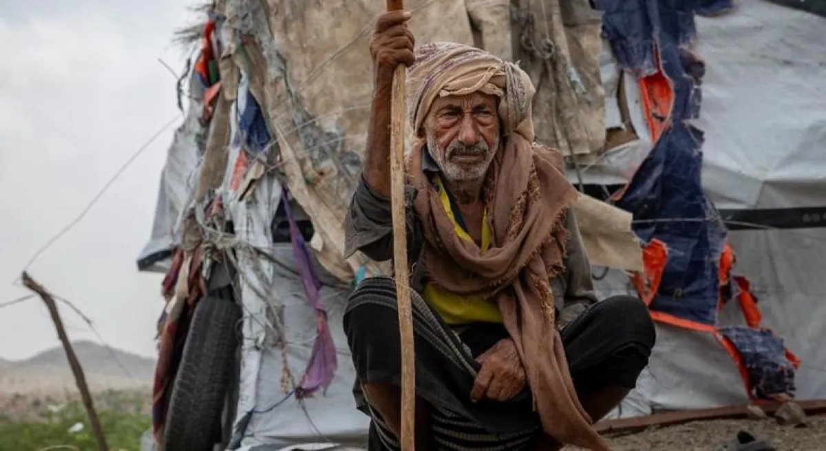 اليمن على حافة الهاوية: تحذيرات أممية من مجاعة وشيكة وتراجع حاد بالتمويل الإنساني