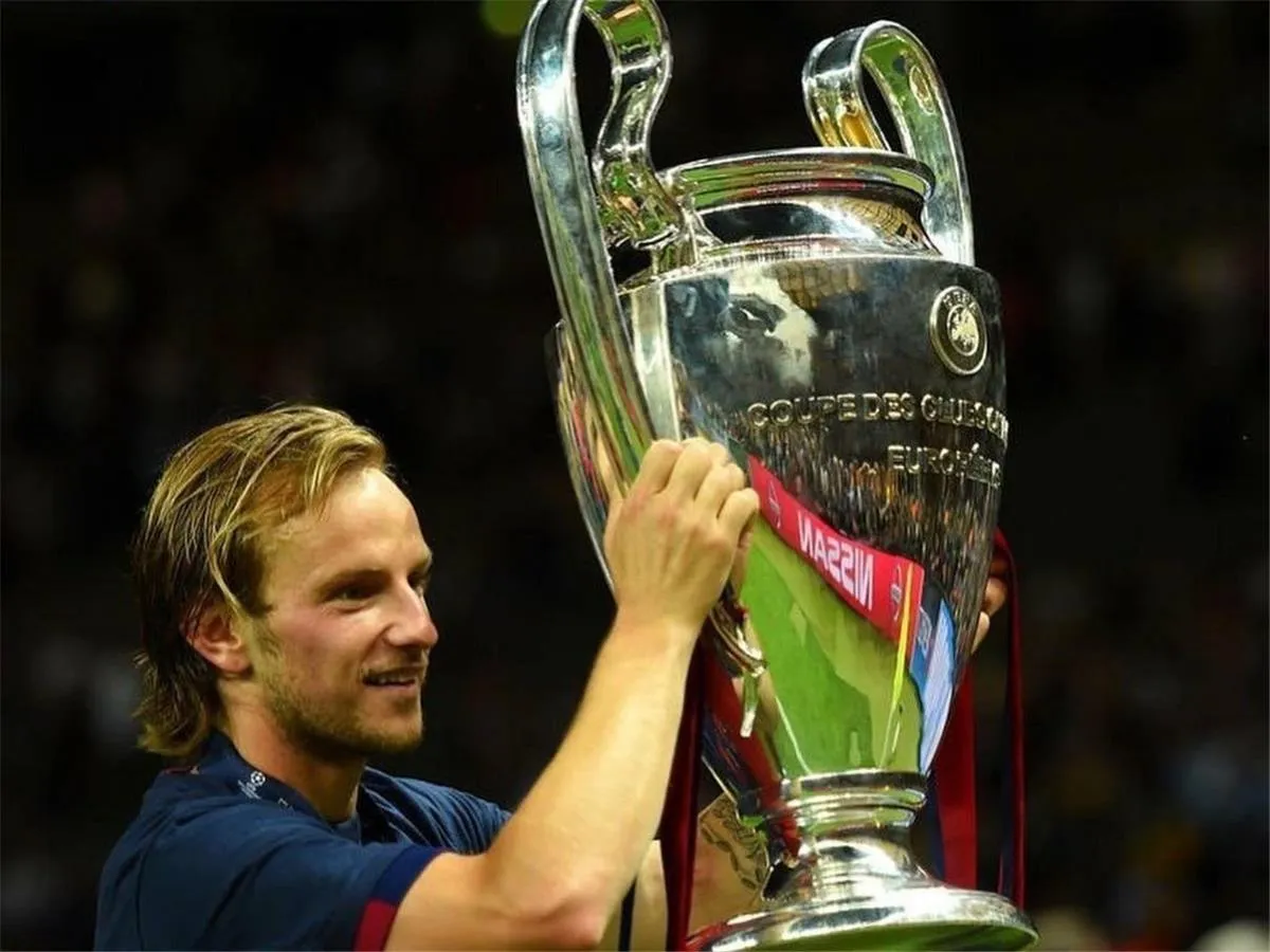 راكيتيتش يثني على مواهب برشلونة الشابة ويتوقع هيمنة فليك القادمة