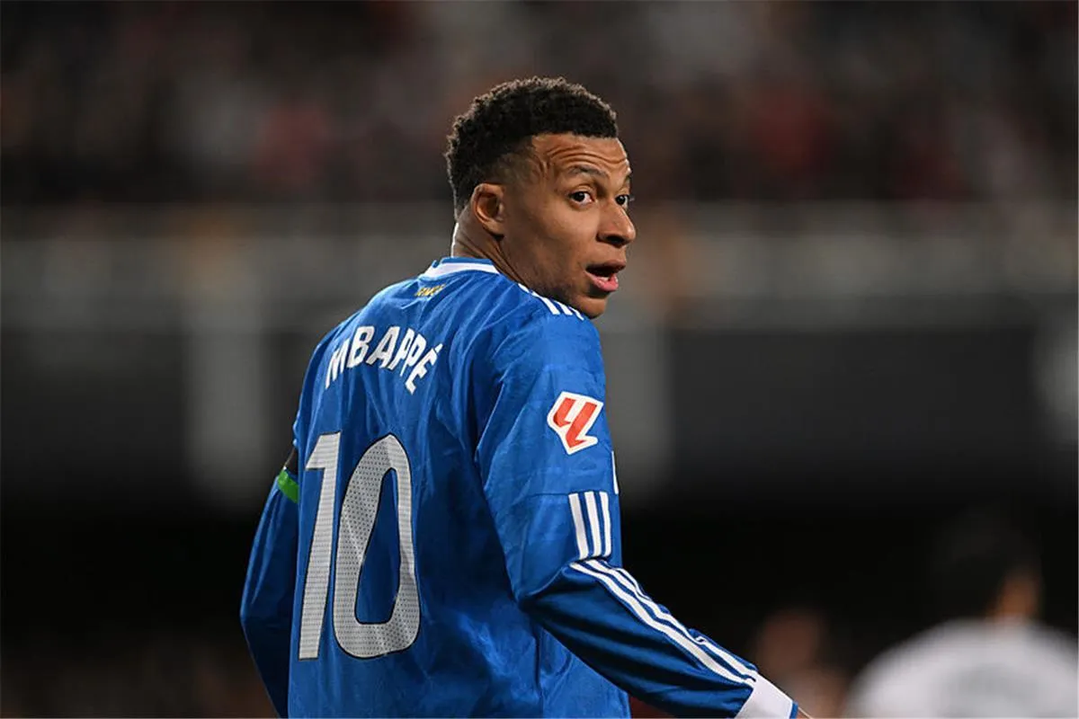 إصابة مبابي تهدد إنجازه التاريخي.. هل يفقد "الحذاء الذهبي" هذا الموسم؟