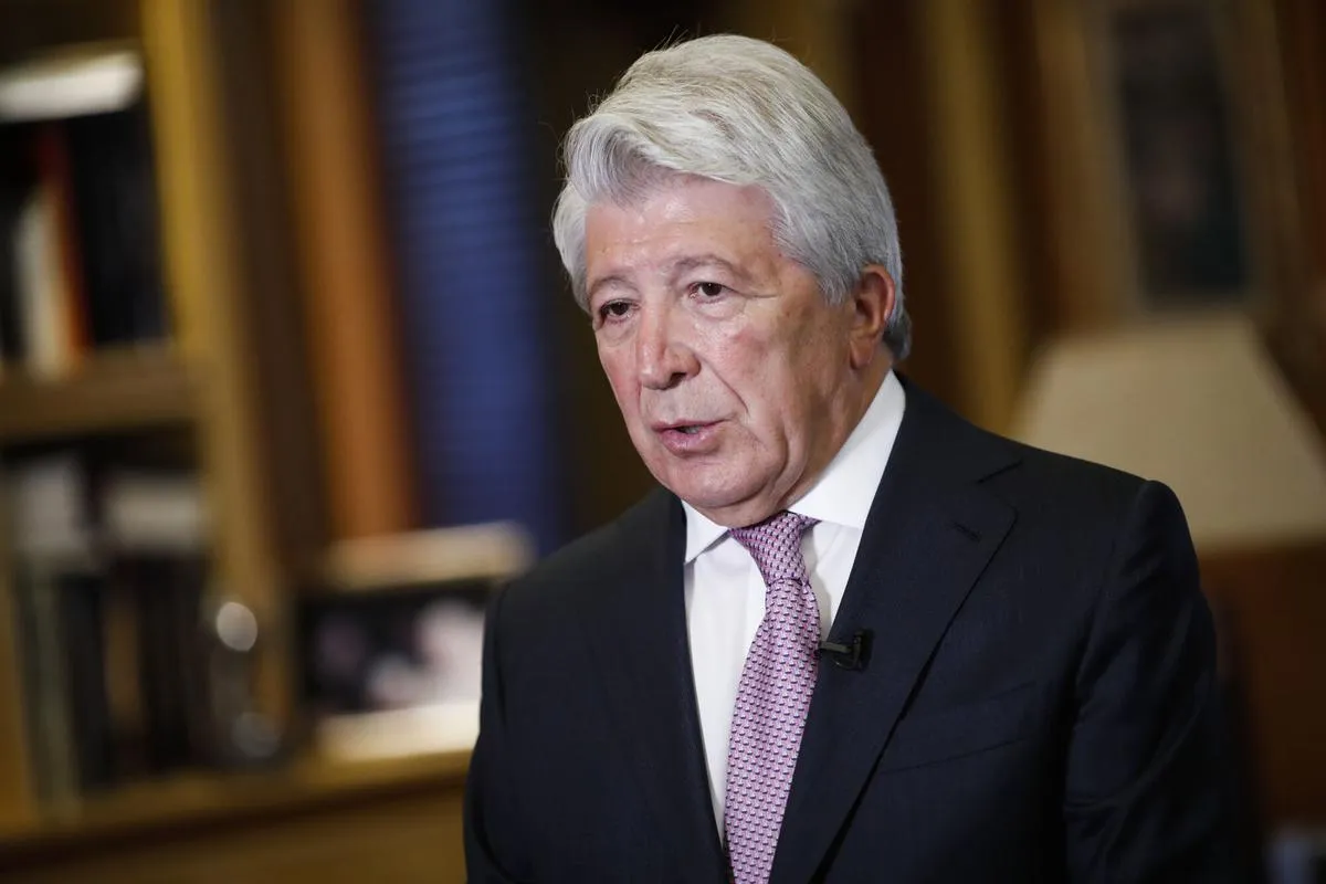 رئيس أتلتيكو مدريد يهاجم الفار ويثني على جريزمان بعد خسارة الديربي