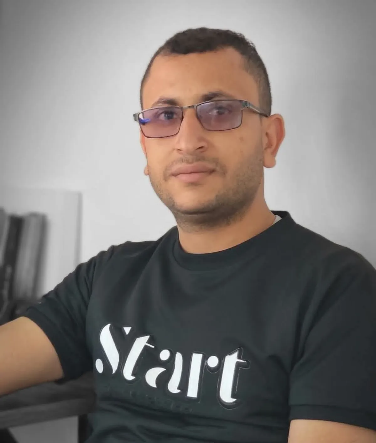 تعز تنزف دماء طاهرة بسلاح الاصلاح..  وفاة الناشط الصحفي صامد القاضي