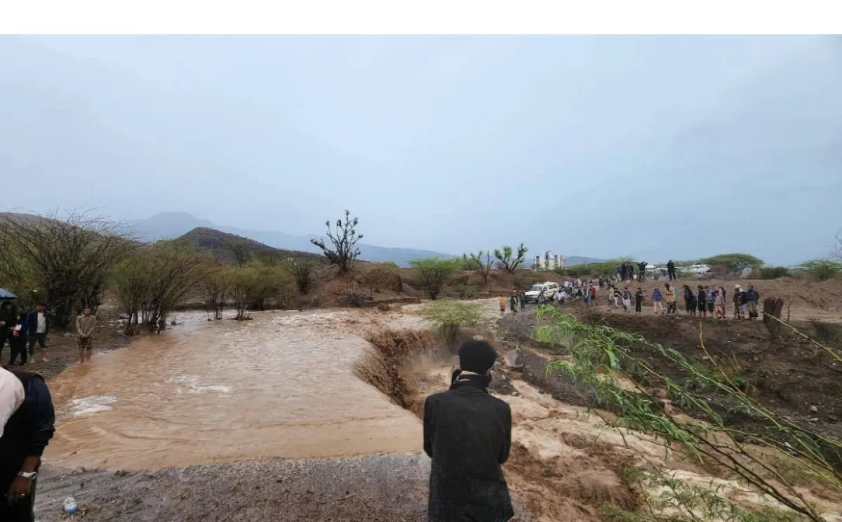 سيول جارفة تقطع طريق تعز-المخا وتودي بحياة ثلاثة أطفال في المخا