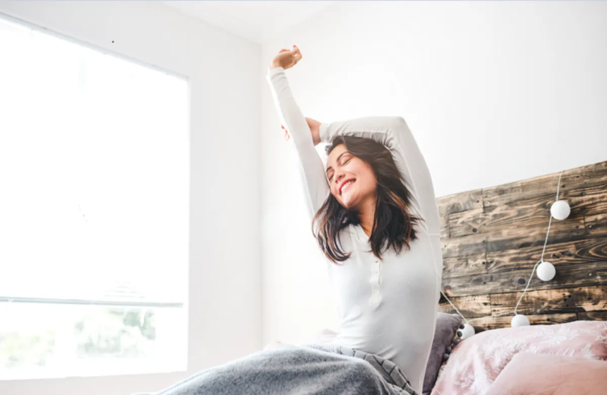 عادة صباحية بسيطة لتحسين طاقتك وتركيزك فور الاستيقاظ