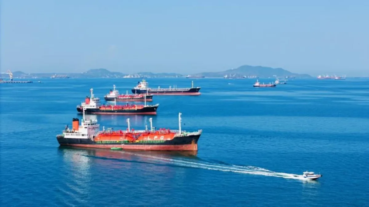 بريطانيا تجهز سفينة لإزالة الألغام بطائرات مسيرة متقدمة لتأمين مضيق هرمز