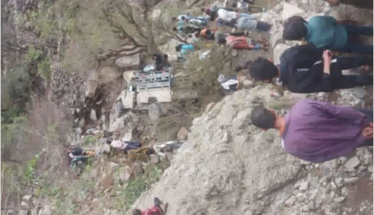 10 قتلى وجرحى بانقلاب سيارة في سامع بتعز