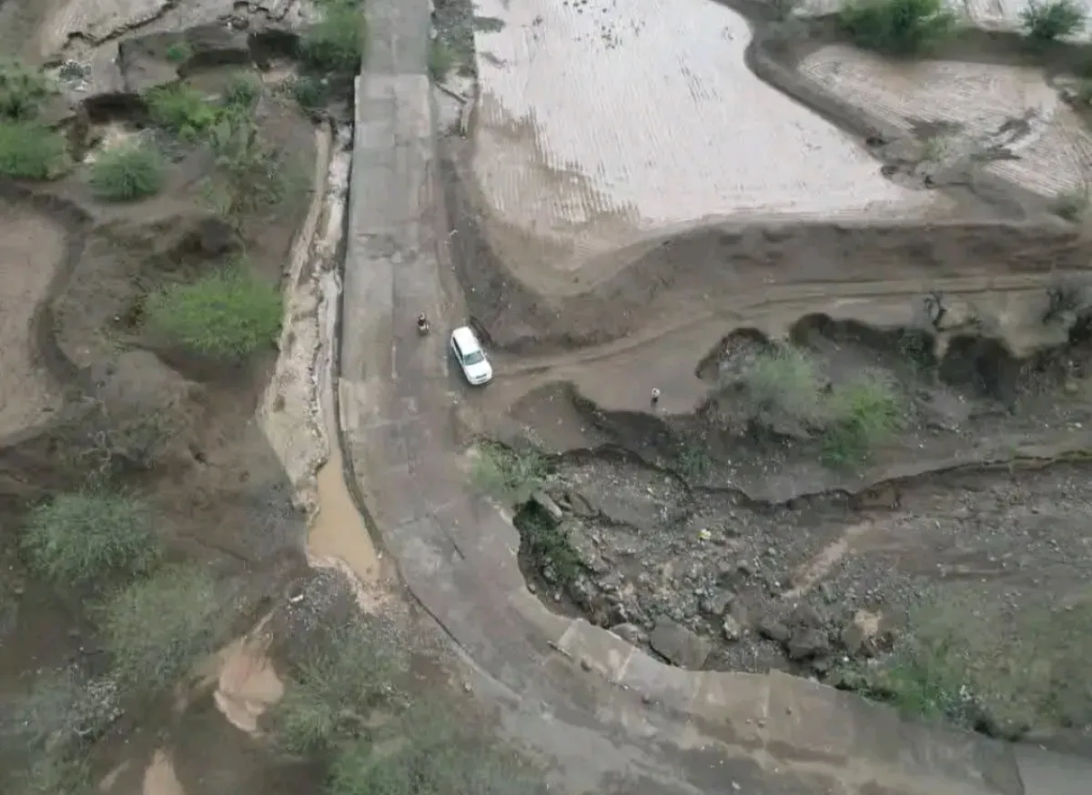 توجيهات بحصر أضرار السيول في المخا .. بدء صيانة عاجلة لجسر المكازمة في محافظة تعز