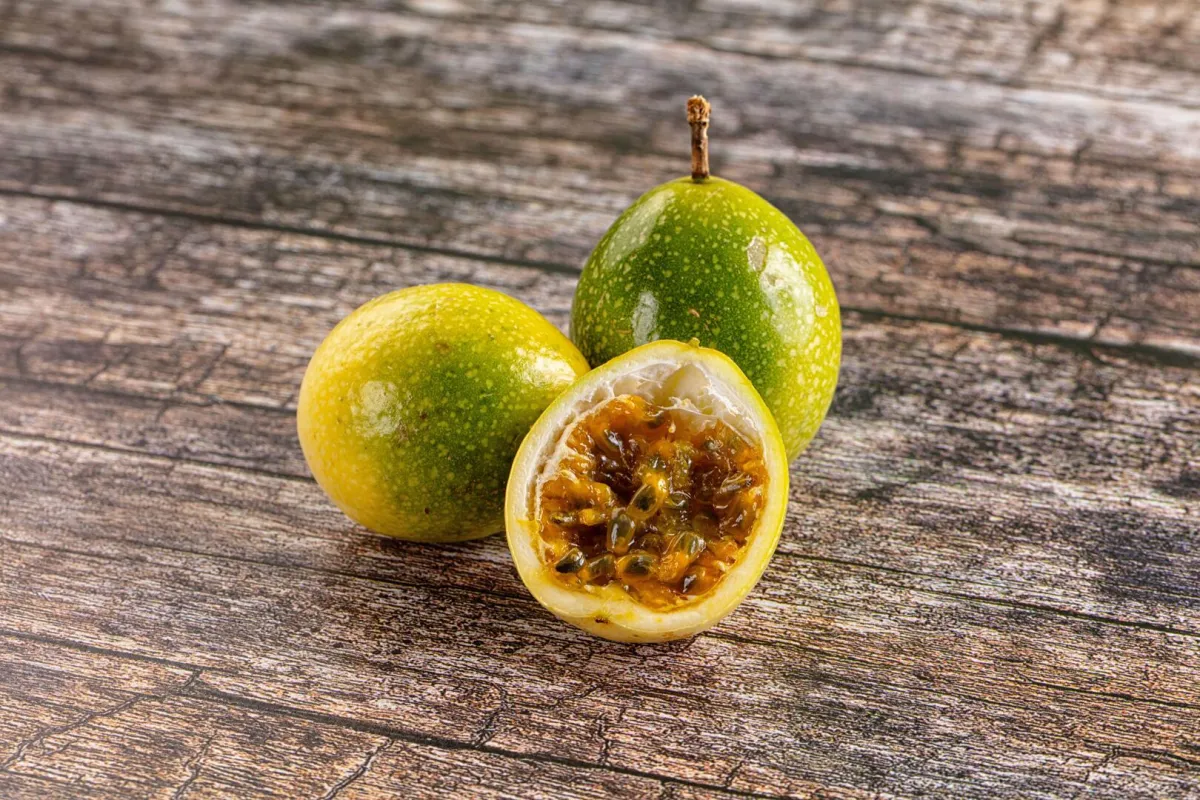 مركب في فاكهة الماراكويا يبطئ تطور مرض ألزهايمر