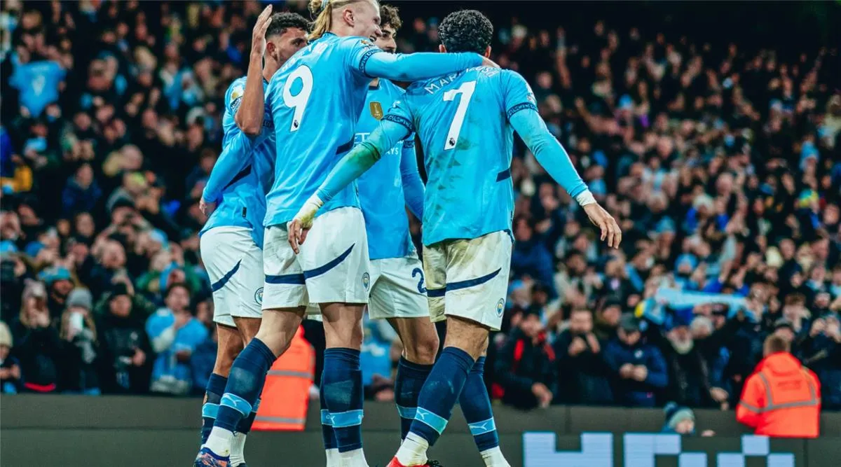 السيتي يسرّع مفاوضات تجديد عقد فيل فودين لتجنب رحيله الصيفي