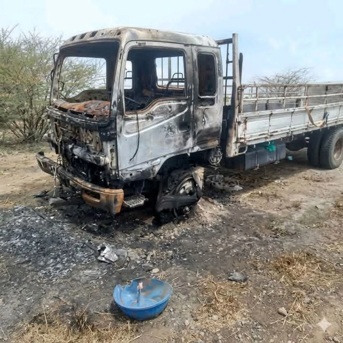 مجهولون يحرقون شاحنة نقل في المخا بتعز وسط غموض الدوافع