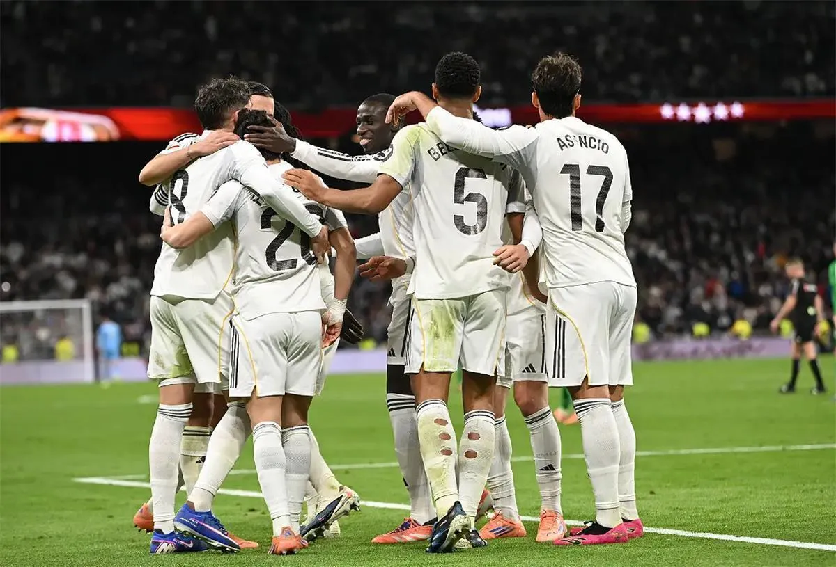 باريس سان جيرمان يتنافس مع أندية إنجليزية على نجم ريال مدريد كامافينجا