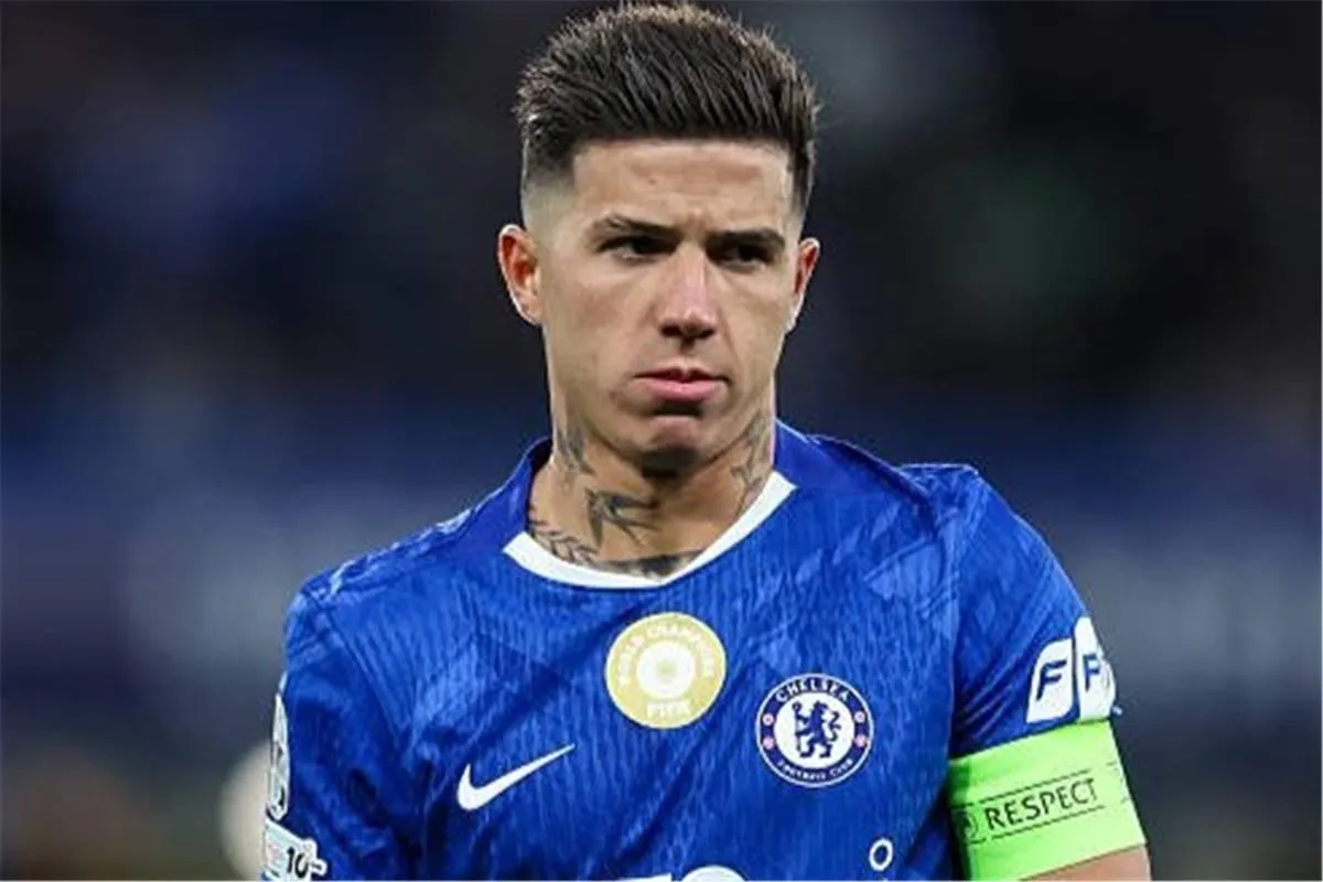 إنزو فرنانديز يثير استياء زملائه في تشيلسي بتصريحاته عن ريال مدريد