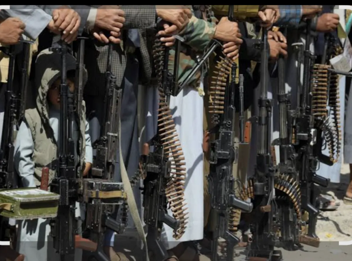 خوفًا من غارات انتقامية على وقع اختراق استخباراتي.. صحيفة أمريكية تؤكد اختفاء قادة الحوثيين من المدن وفرارهم إلى مناطق نائية